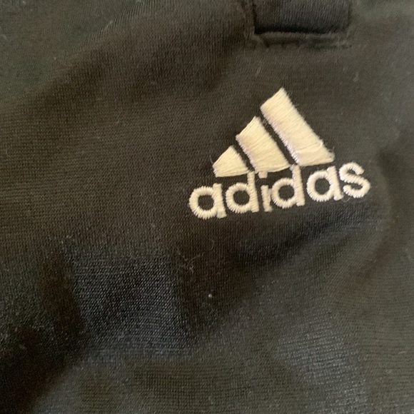 Adidas sweater, the sweater only available in size 6. - Picture 2 of 4
